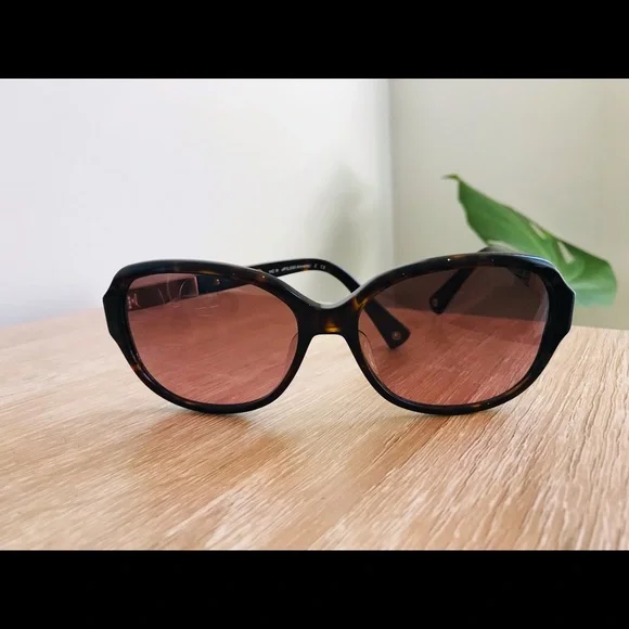 COACH • Sunglasses in Dark Tortoise - Picture 1 of 5